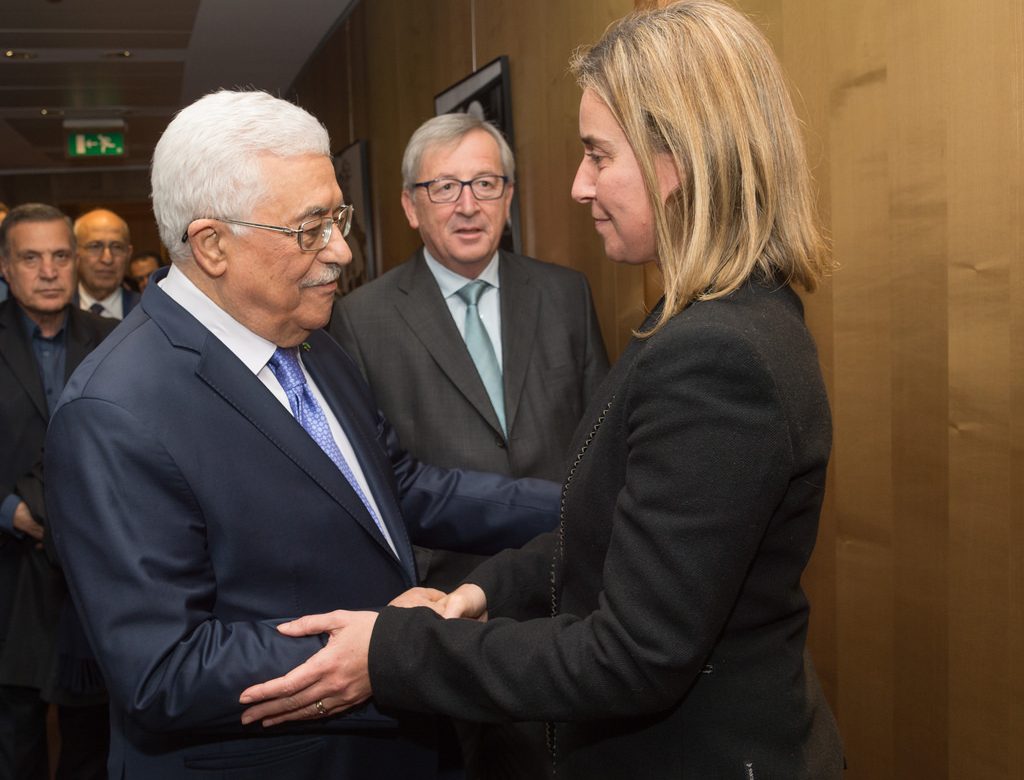 Could Mahmoud Abbas divert from the US financial and political support? 2