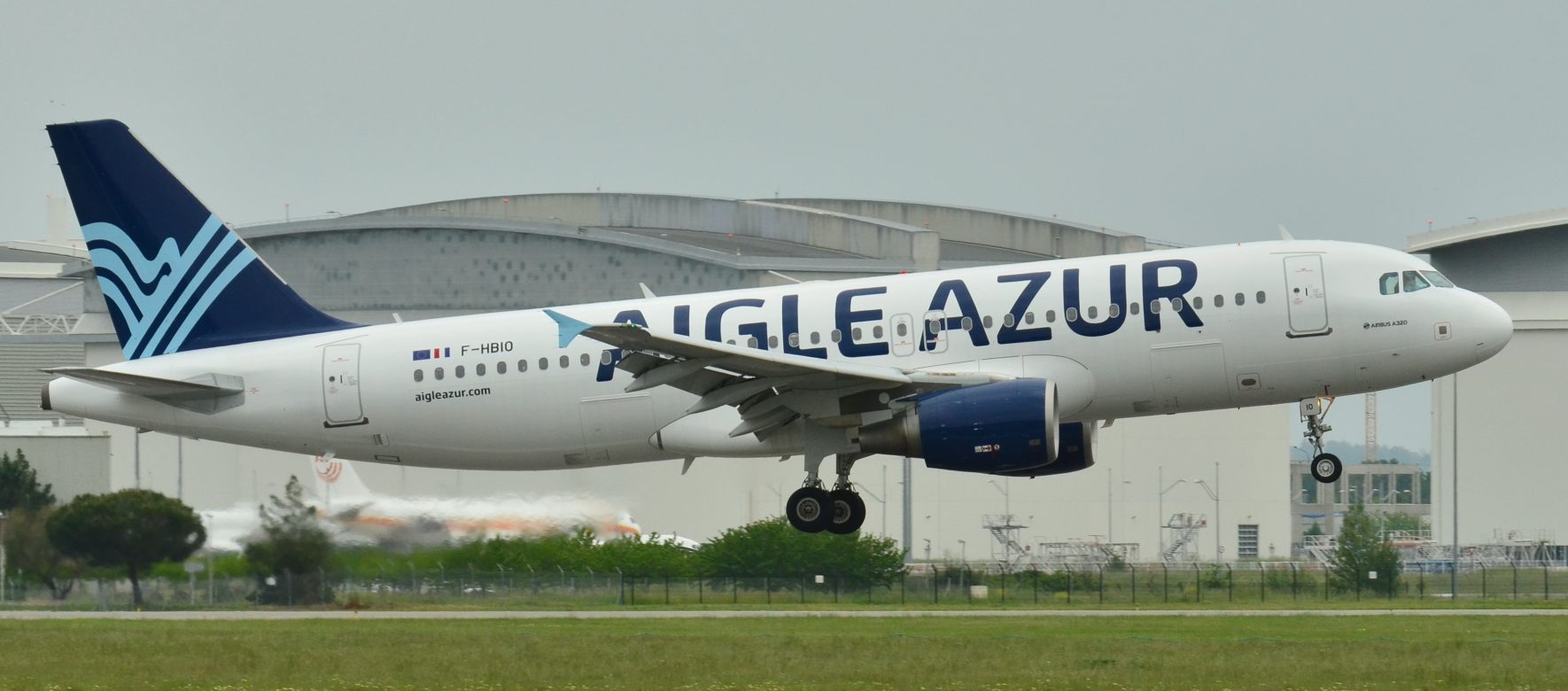 Aigle Azur : des vols annulés et des milliers passagers en détresse