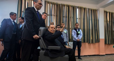 Algérie : Les promesses de Bouteflika en cas de réélection .