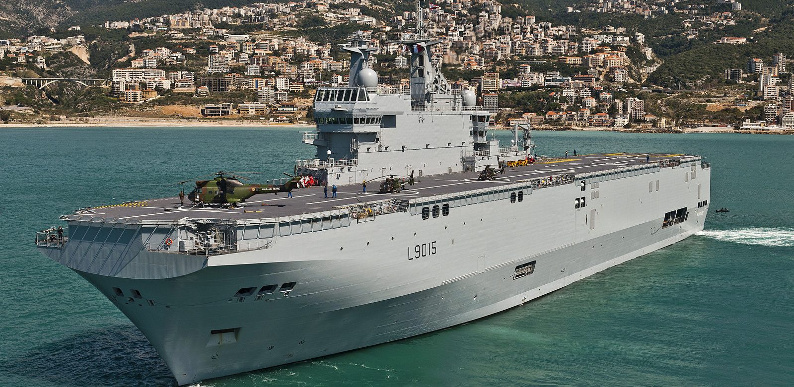 Un porte-hélicoptères construit en France rejoint officiellement les forces navales égyptiennes