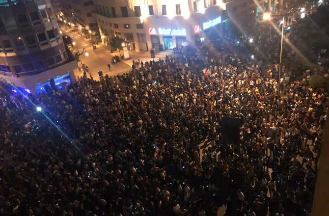 Liban : Beyrouth bloquée par les voitures des manifestants au 12ème jour du soulèvement