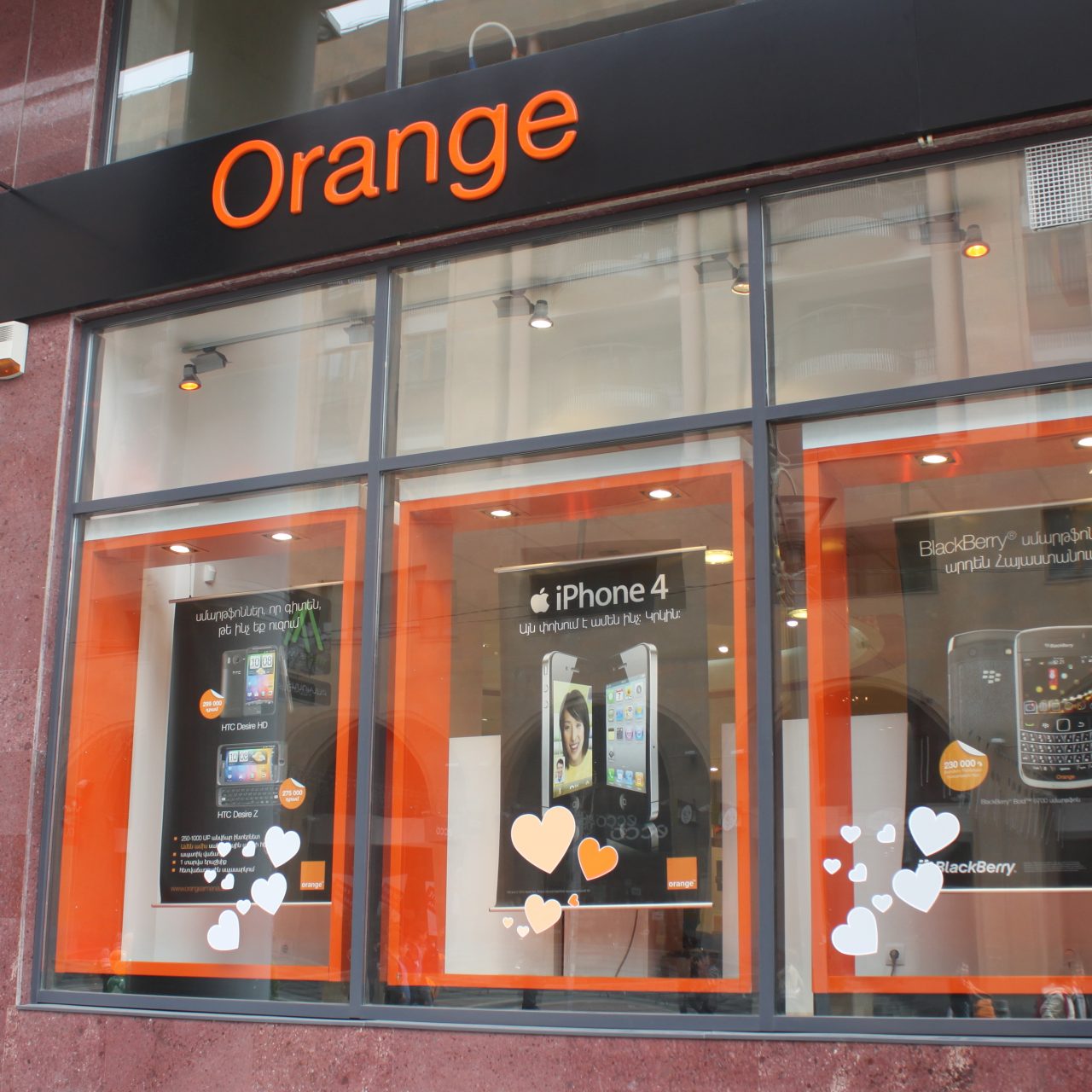 Mobinil se repeint en Orange