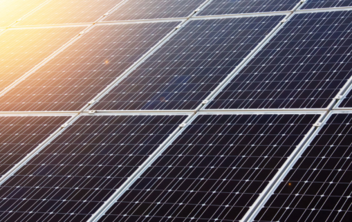 L’Egypte reçoit la garantie de la Banque mondiale pour l’exploitation et la maintenance de 6 centrales solaires du pays qui alimentent 420 000 ménages 
