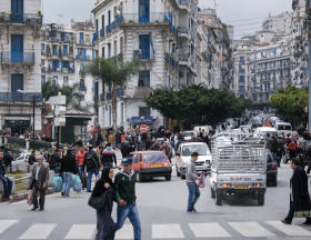 L’Algérie vote pour une nouvelle constitution mais avec un taux d’abstention record