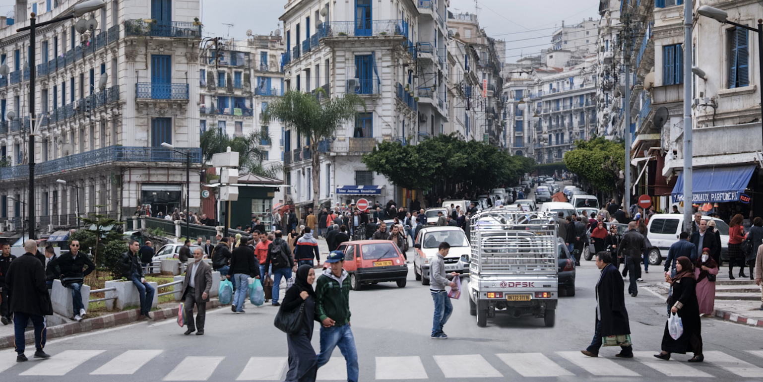 L’Algérie vote pour une nouvelle constitution mais avec un taux d’abstention record