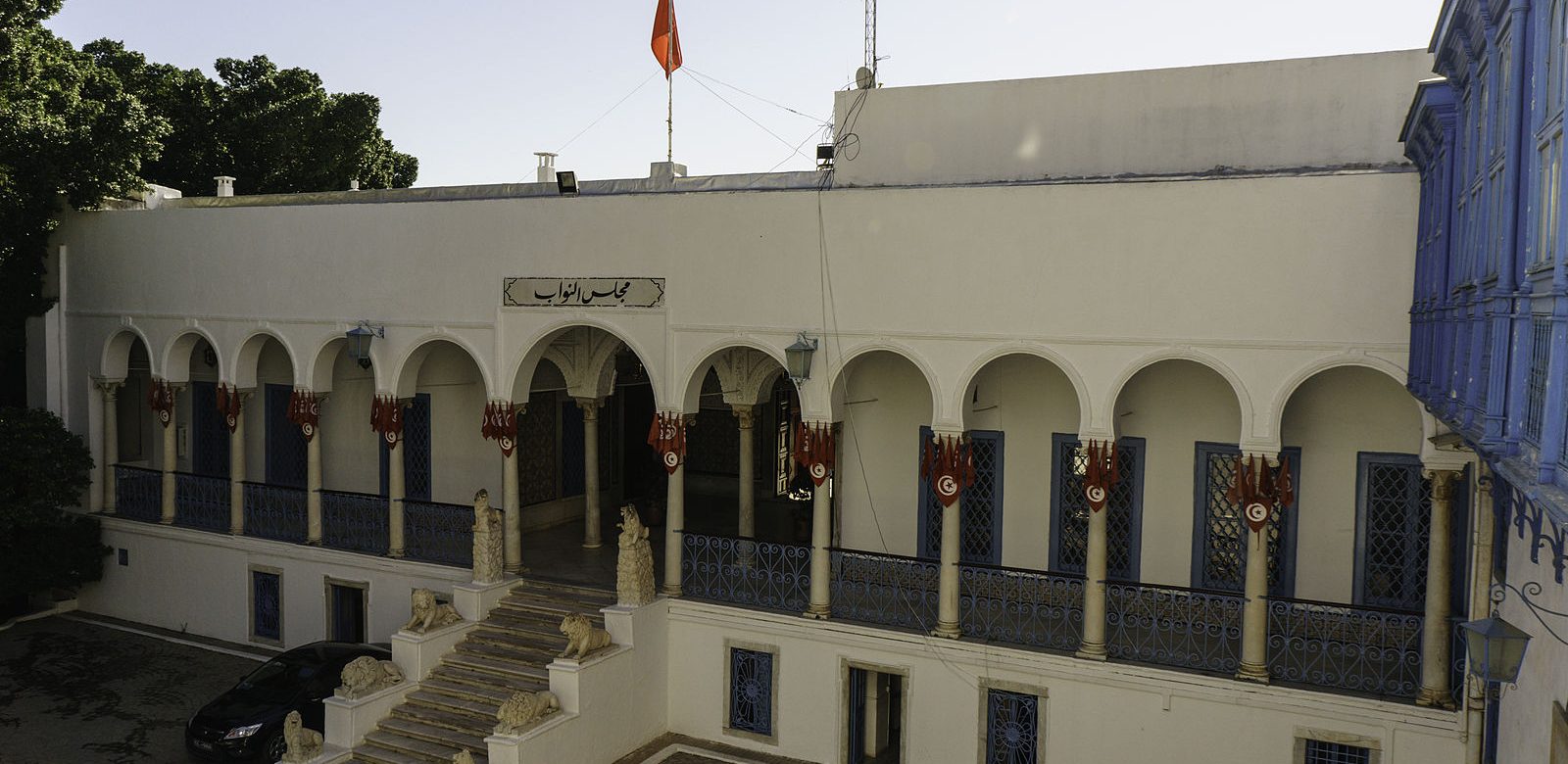 Tunisie :  Le président Kaïs Saïed promulgue un décret présidentiel prolongeant le gel du pouvoir parlementaire, la levée de l'immunité parlementaire, et mettant fin aux salaires et privilèges accordés aux députés et au président du Parlement . 1