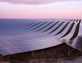 Libye : La société pétrolière italienne veut investir fortement dans le gaz naturel et les énergies renouvelables avec des centrales photovoltaïques