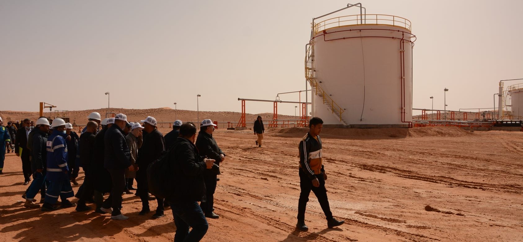 Libya has announced that it has started production of 14,000 barrels per day of oil from the Tahara field in the Hamada basin
