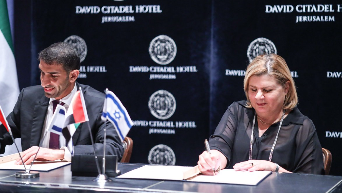 Israël et les Emirats arabes unis signent un accord de libre-échange à Dubaï, le premier du genre avec un pays arabe