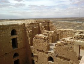 Jordanie Qasr Kharaneh Cour panoramio