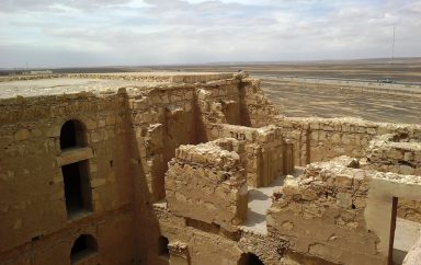 Jordanie Qasr Kharaneh Cour panoramio