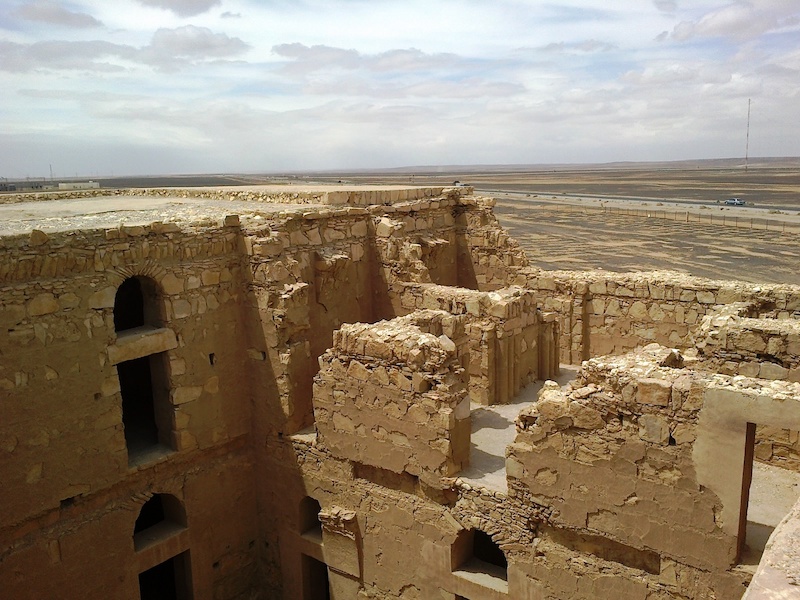 Jordanie Qasr Kharaneh Cour panoramio