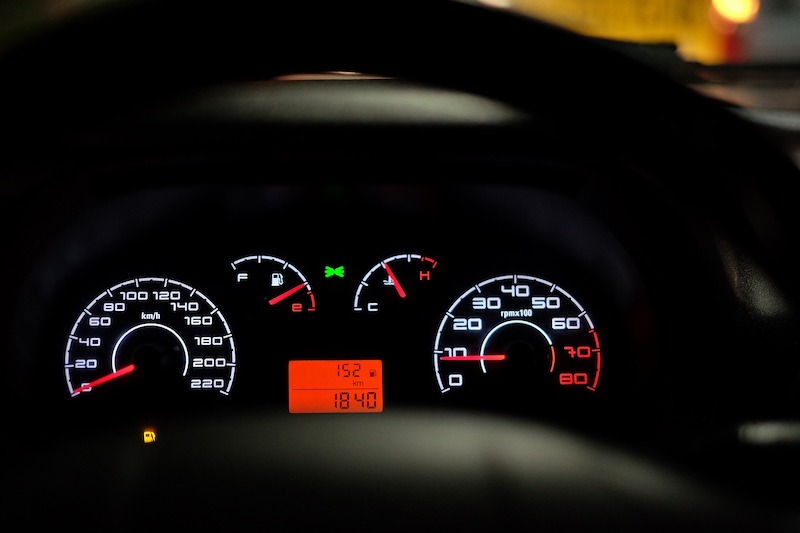car dashboard 2667434 1280