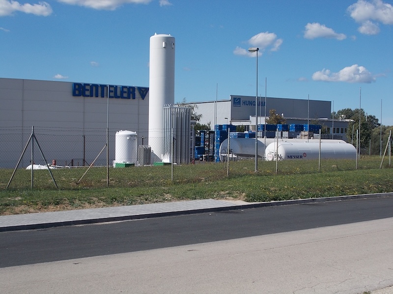 : BENTELER Hungary and Gestamp Hungaria. https://www.benteler automotive.com http://www.gestamp.com/about us/gestamp in the world/Centers/Gestamp Hungaria Akai Street, [[:en:Mór|Mór]], [[:en:Fejér County|Fejér County]], [[:en:Hungary|Hungary]].}}{{hu|1=: Benteler Autótechnika Kft. és Gestamp Hungária [[:hu:Fejér megye|Fejér megye]], [[:hu:Mór|Mór]], Akai utca 5?{{Location|47|22|48.77|N|18|11|7.92|E|region:HU heading:S}}