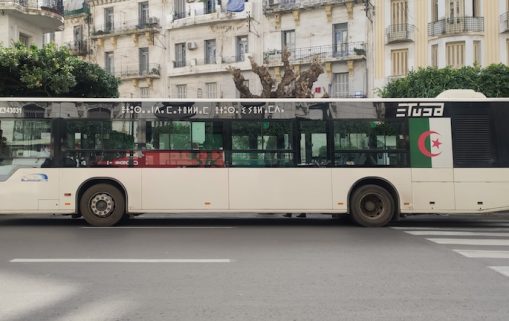 Algiers Bus with text in Tamazight