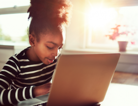 jeune fille numerique
