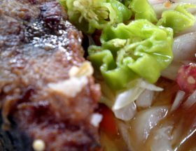 Plat de poisson salé grillé garba