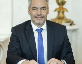 2020 Karl Nehammer Ministerrat am 8.1.2020 49351366976 cropped