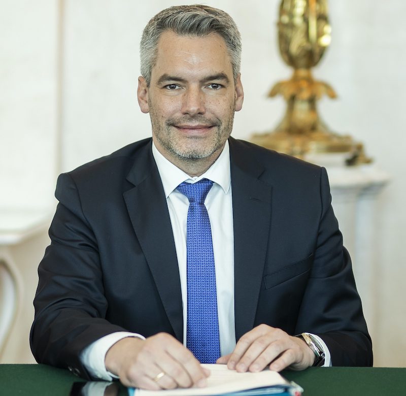 2020 Karl Nehammer Ministerrat am 8.1.2020 49351366976 cropped