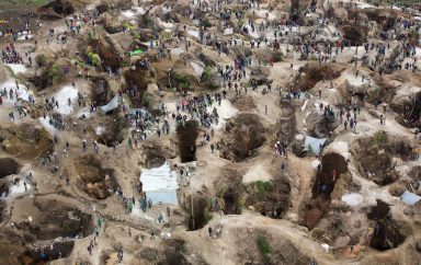 SRSG visits coltan mine in Rubaya 13406579753
