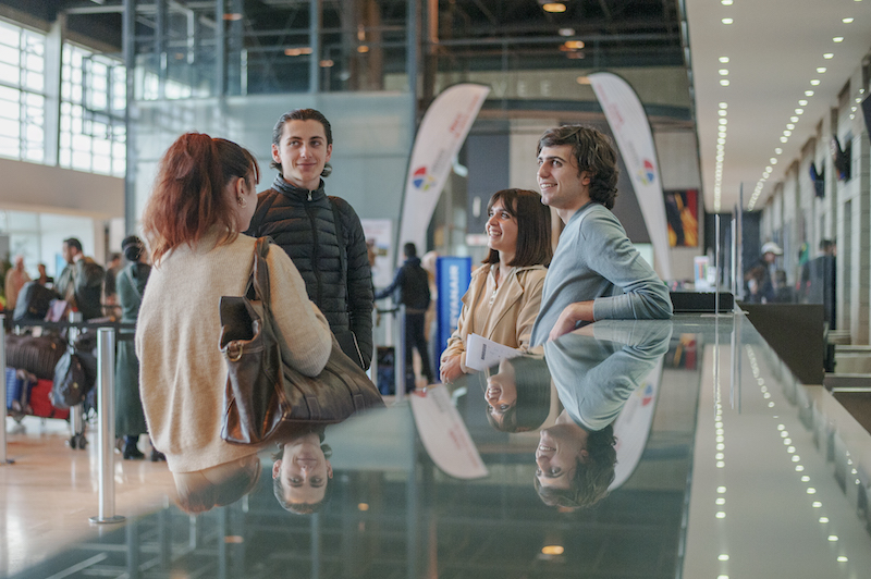 4 Passagers hall aeroport Nimes Credit Fanny Combes po Nimes Metropole