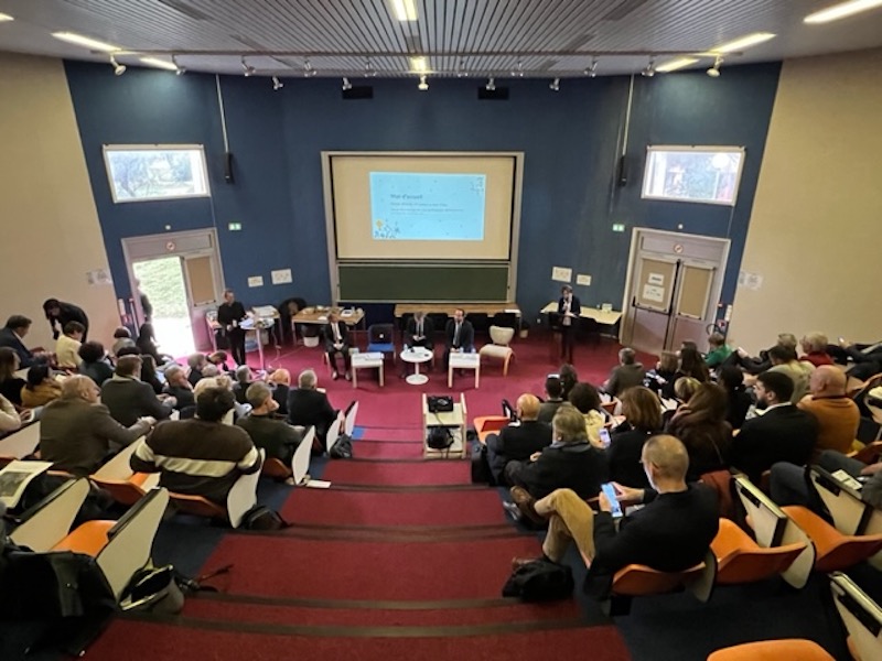 Le laboratoire territorial Industrie Fos Berre comprend 80 membres dont 30 citoyens et 50 personnes qualifiees issues de la societe civile locale du monde economique politique et social. ©NBC