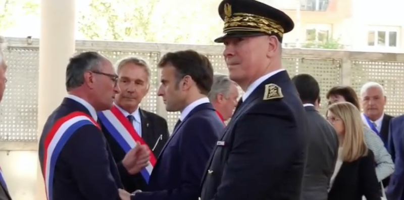 Macron Ganges Moutouh