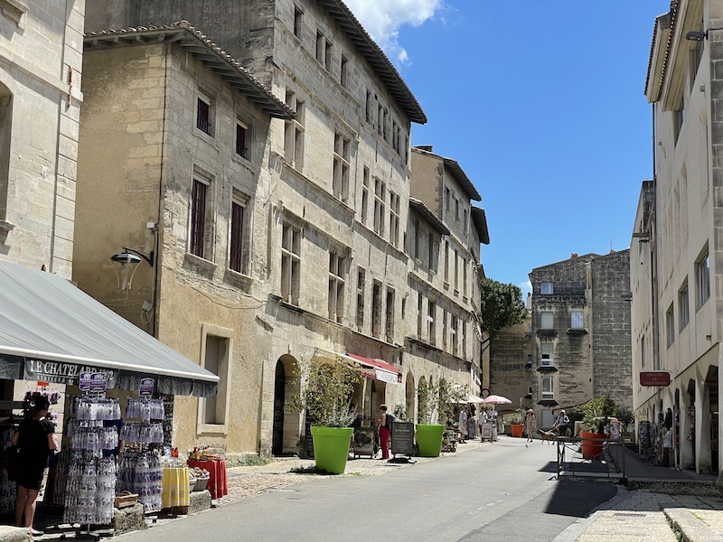 Avignon rue commercante ©Jeremy Flament