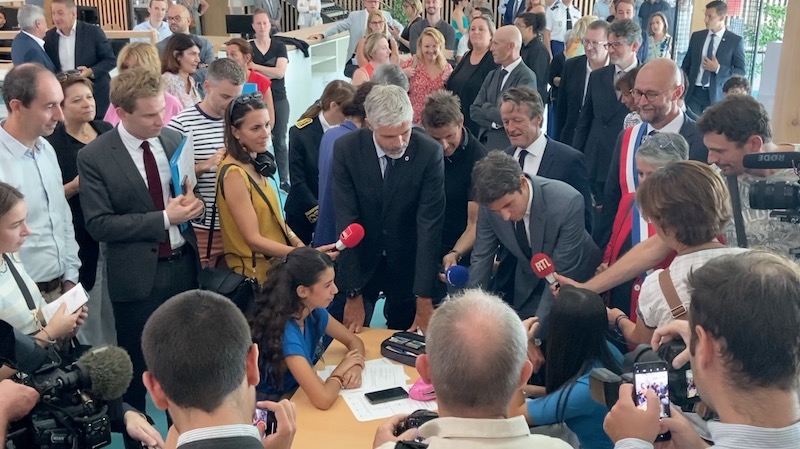 AURA inaugure lycee Arnaud Beltrame port de luniforme wauquiez attal 6