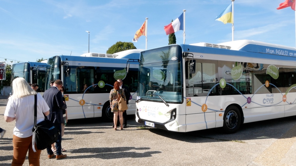 MINIATURE YT COVE BUS