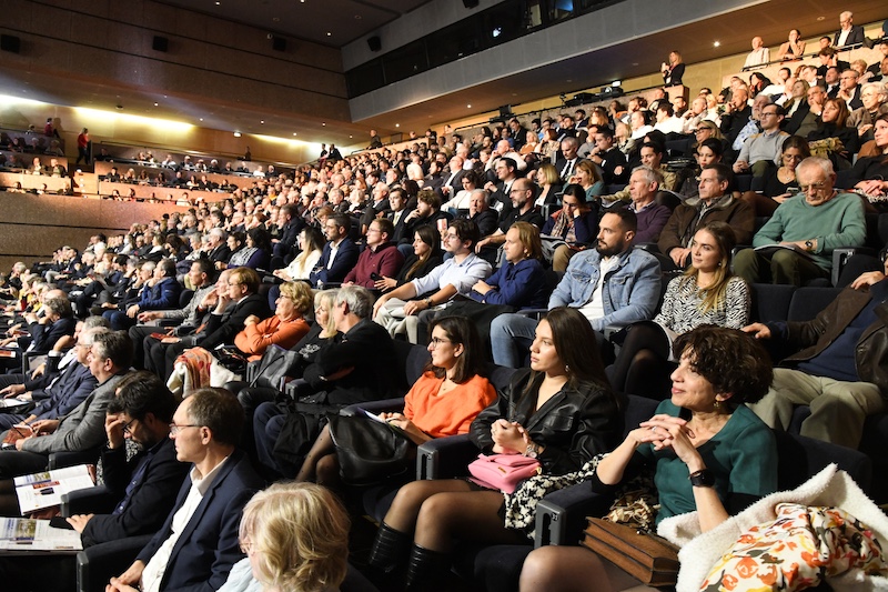 Public Leitmotiv