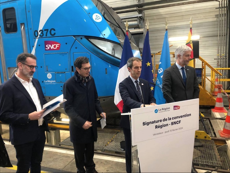 AURA wauquiez signature convention SNCF TER 2