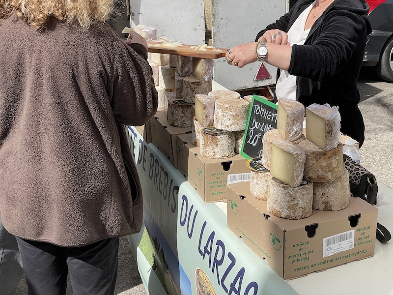 Fromage marché severac d'aveyron ©Jérémy Flament
