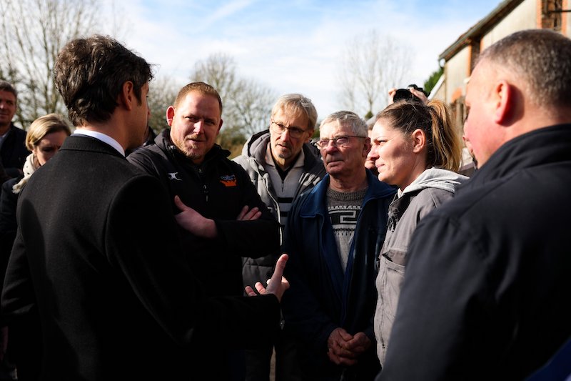 gabriel attal et agriculteurs 2.jpeg