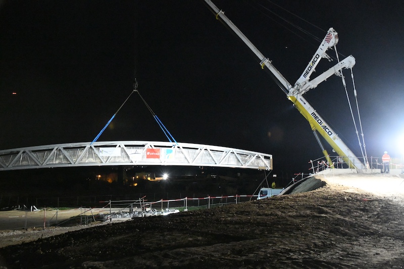 Pose de la passerelle gignac 24