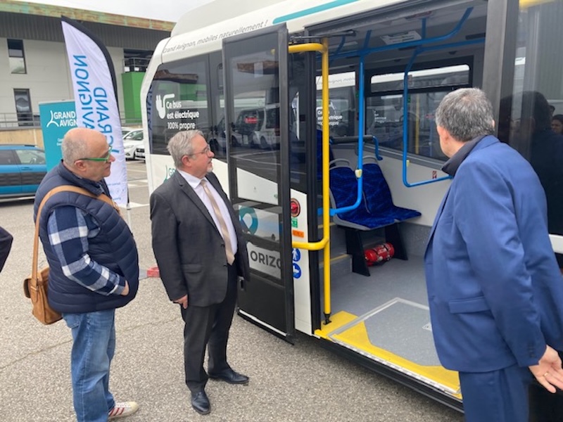Le Grand Avignon fait l’acquisition de 5 minibus électriques pour développer la mobilité durable 1