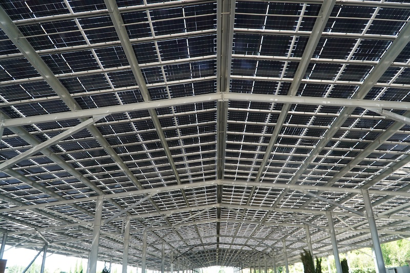 Ombrières photovoltaïques des parcs Spirou et Wave Island Vaucluse 3