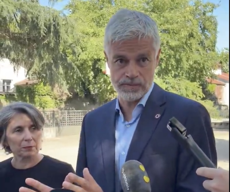 Région auvergne rhone alpes accompagne les lycéen interdiction téléphones Wauquiez